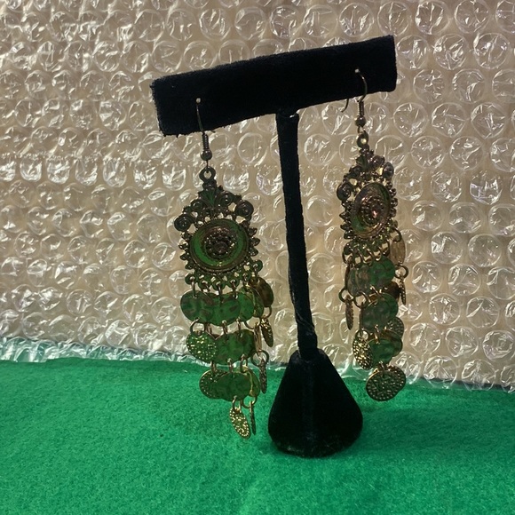 Beautiful Gold Tone Dangle Earrings - Picture 2 of 4